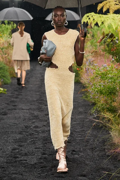 Look 14